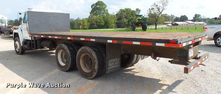 image for item DC2598 1985 International F1954 flatbed truck