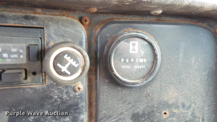 image for item DC2598 1985 International F1954 flatbed truck