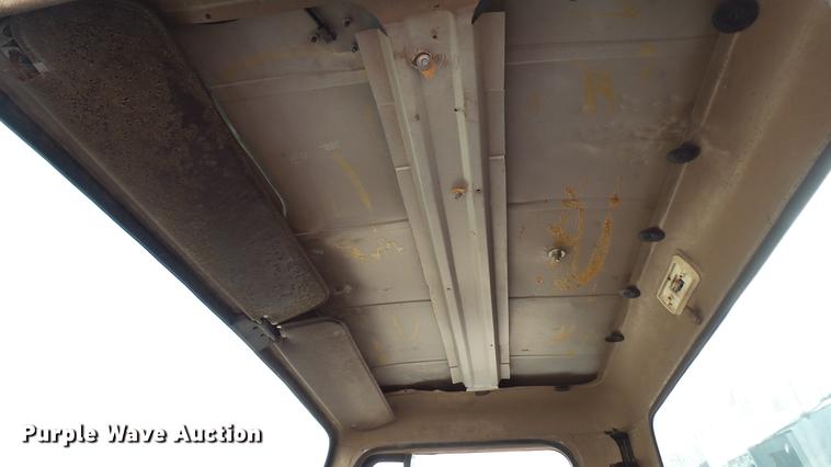 image for item DC2598 1985 International F1954 flatbed truck