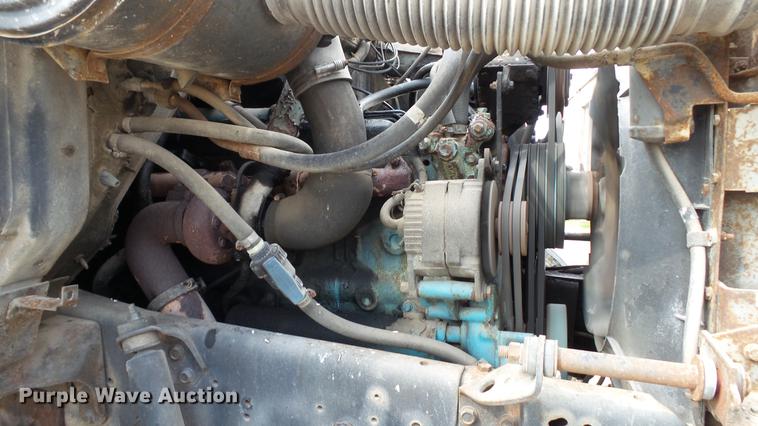 image for item DC2598 1985 International F1954 flatbed truck