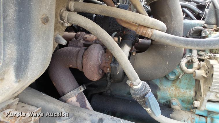 image for item DC2598 1985 International F1954 flatbed truck