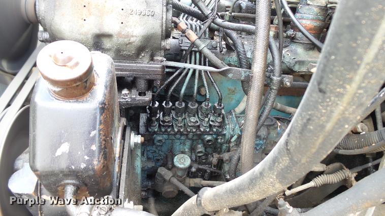 image for item DC2598 1985 International F1954 flatbed truck