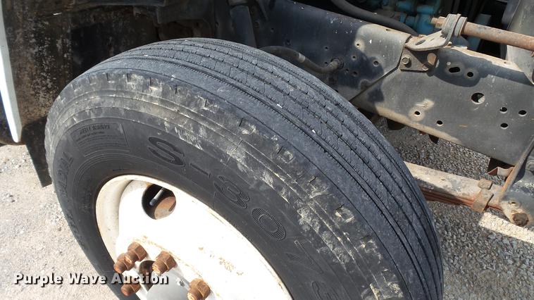 image for item DC2598 1985 International F1954 flatbed truck