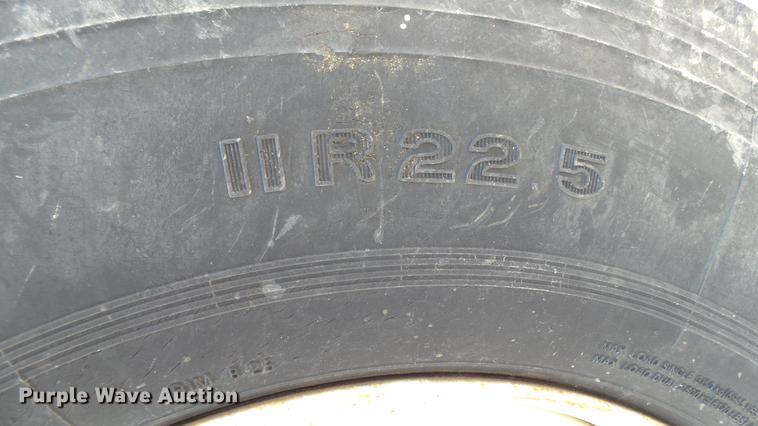 image for item DC2598 1985 International F1954 flatbed truck