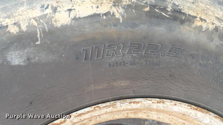 image for item DC2598 1985 International F1954 flatbed truck