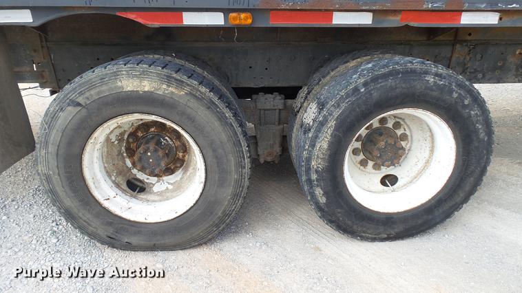 image for item DC2598 1985 International F1954 flatbed truck