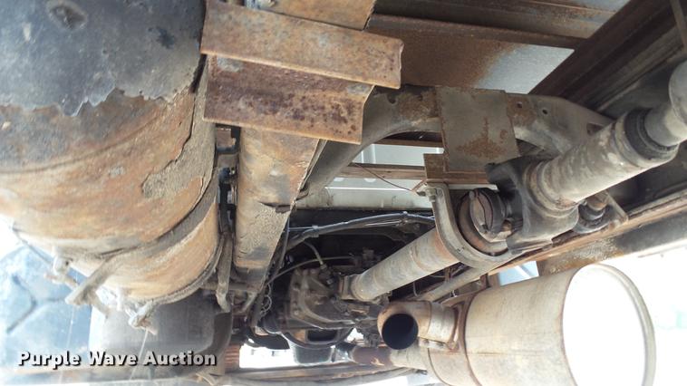 image for item DC2598 1985 International F1954 flatbed truck