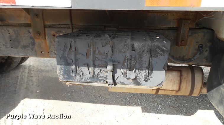 image for item DC2598 1985 International F1954 flatbed truck