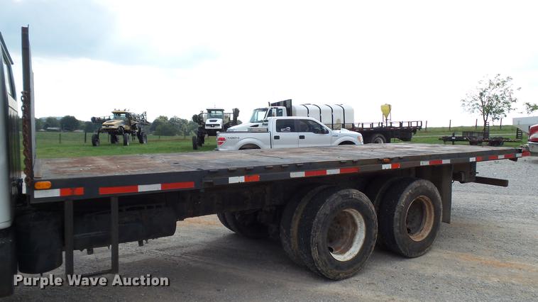 image for item DC2598 1985 International F1954 flatbed truck