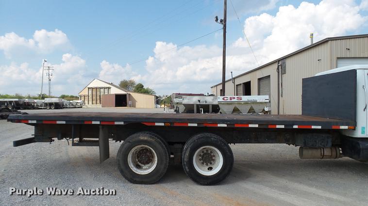 image for item DC2598 1985 International F1954 flatbed truck