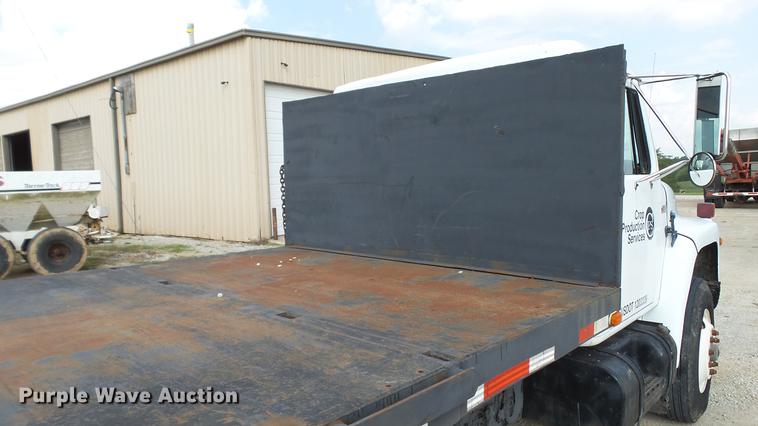 image for item DC2598 1985 International F1954 flatbed truck