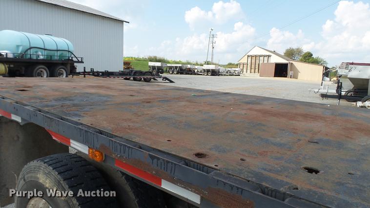 image for item DC2598 1985 International F1954 flatbed truck