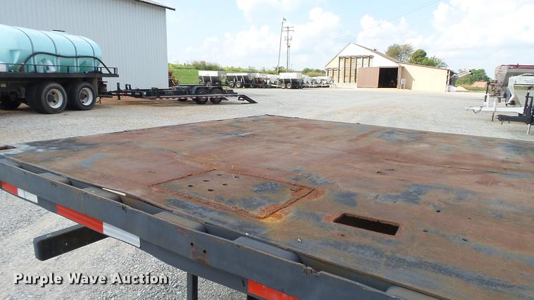 image for item DC2598 1985 International F1954 flatbed truck