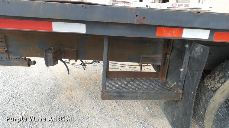 image for item DC2598 1985 International F1954 flatbed truck