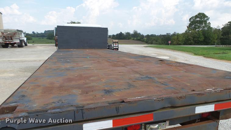 image for item DC2598 1985 International F1954 flatbed truck