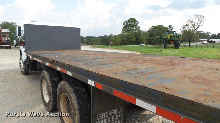 image for item DC2598 1985 International F1954 flatbed truck