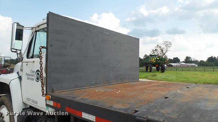 image for item DC2598 1985 International F1954 flatbed truck