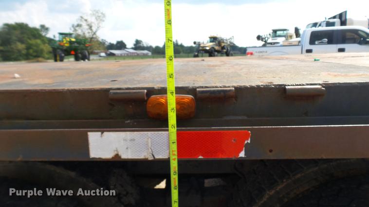 image for item DC2598 1985 International F1954 flatbed truck