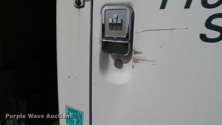 image for item DC2598 1985 International F1954 flatbed truck