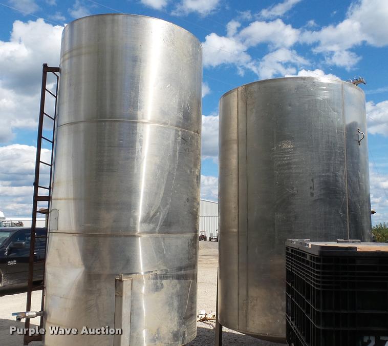 image for item DC2637 (2) stainless steel tanks