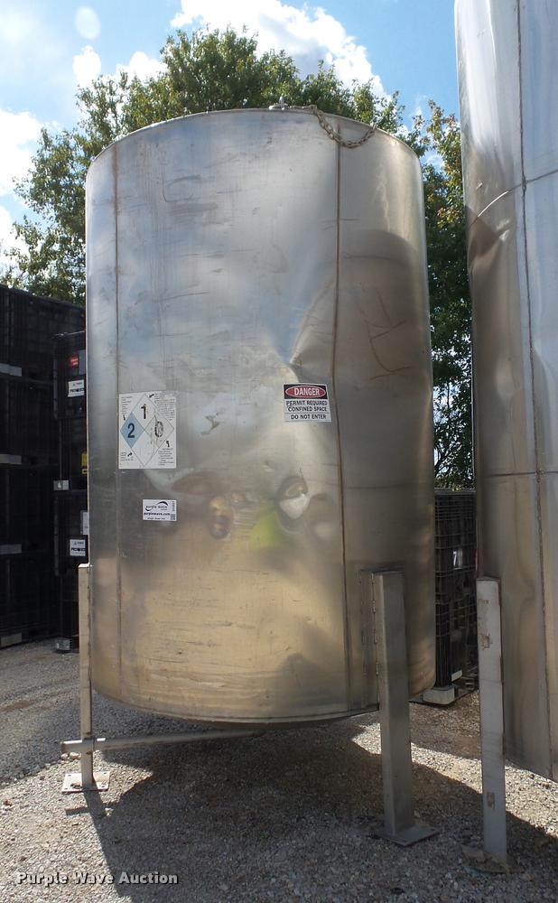 image for item DC2637 (2) stainless steel tanks