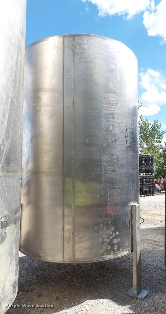 image for item DC2637 (2) stainless steel tanks