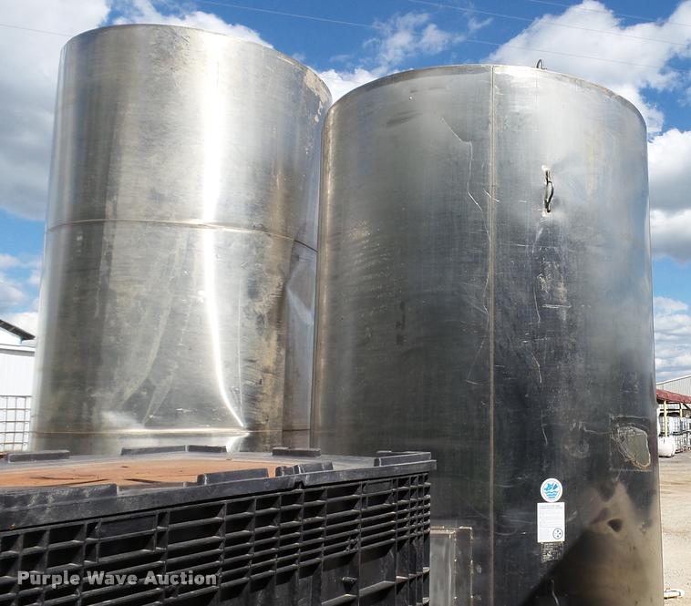 image for item DC2637 (2) stainless steel tanks