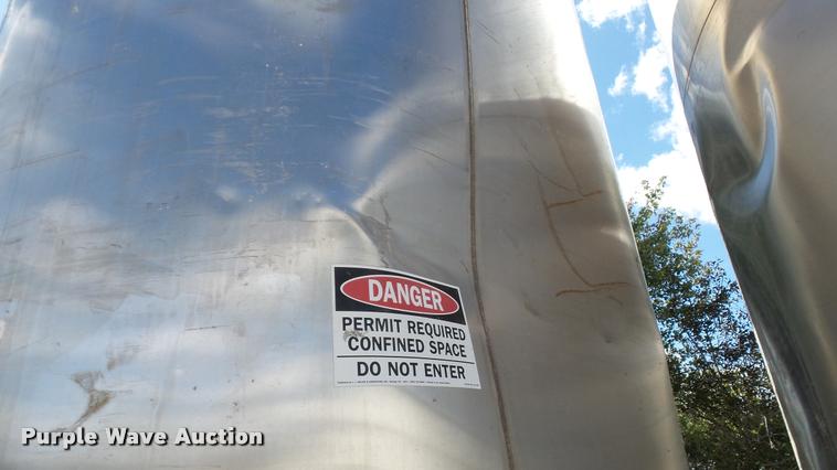 image for item DC2637 (2) stainless steel tanks