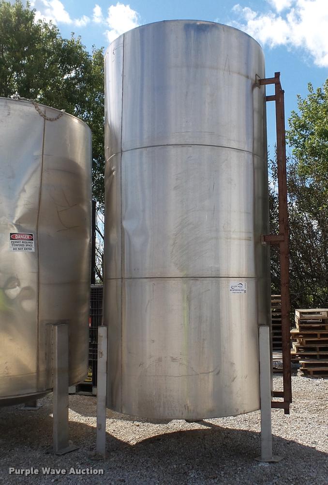 image for item DC2637 (2) stainless steel tanks