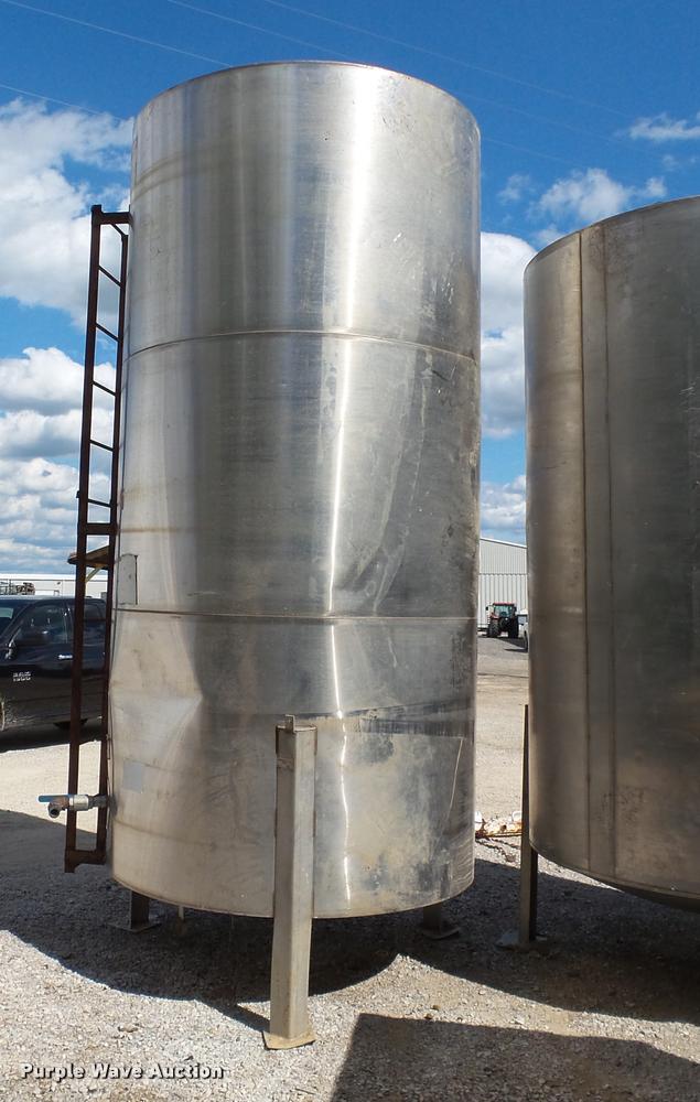 image for item DC2637 (2) stainless steel tanks