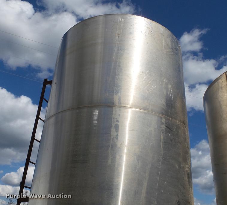 image for item DC2637 (2) stainless steel tanks