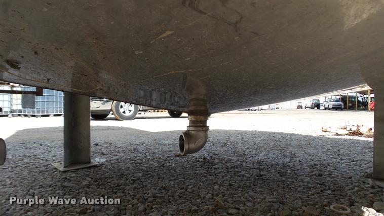 image for item DC2637 (2) stainless steel tanks