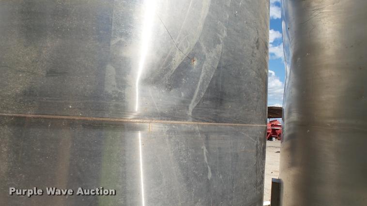 image for item DC2637 (2) stainless steel tanks