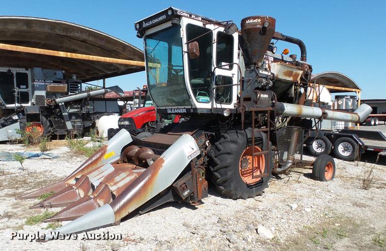 image for item DC2640 Gleaner K2 combine