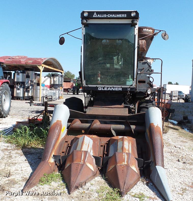 image for item DC2640 Gleaner K2 combine