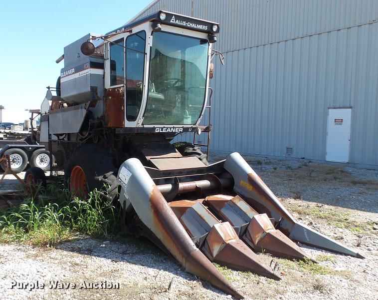 Gleaner K2 combine in Owensboro, KY Item DC2640 sold Purple Wave