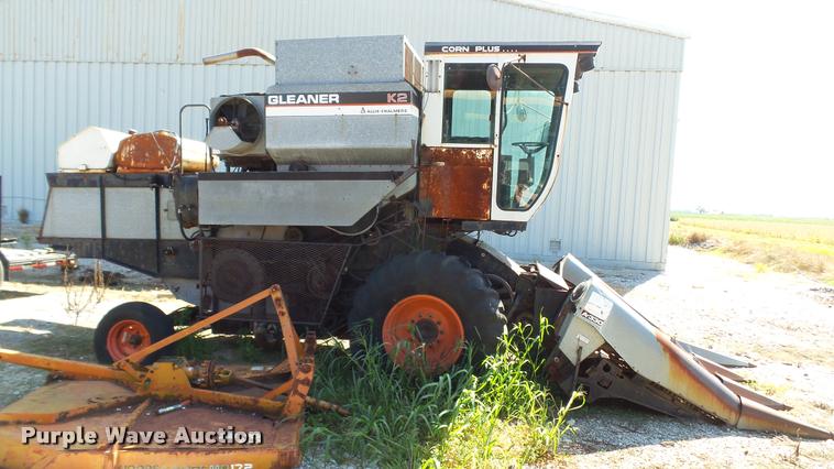 image for item DC2640 Gleaner K2 combine