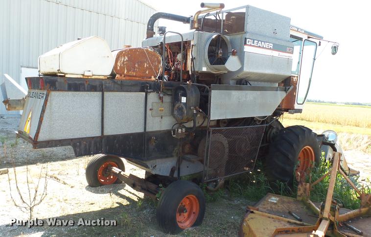 image for item DC2640 Gleaner K2 combine