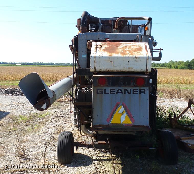 image for item DC2640 Gleaner K2 combine