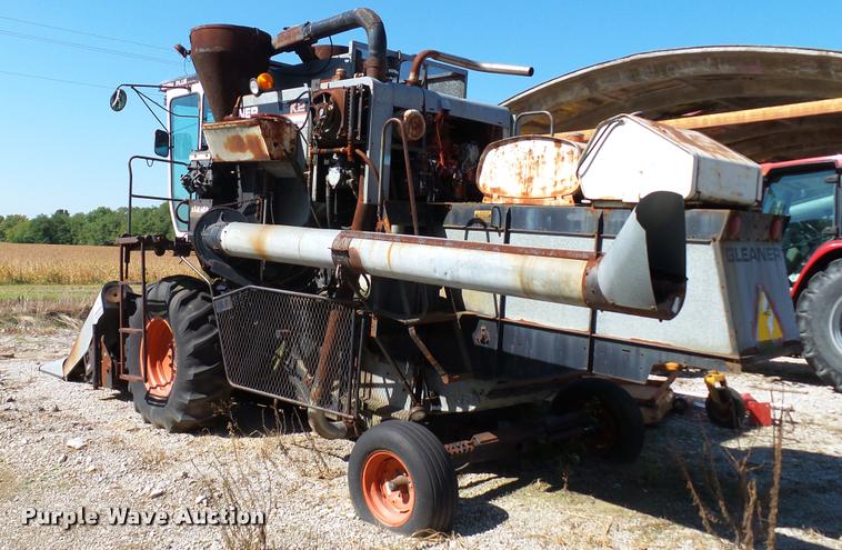 image for item DC2640 Gleaner K2 combine