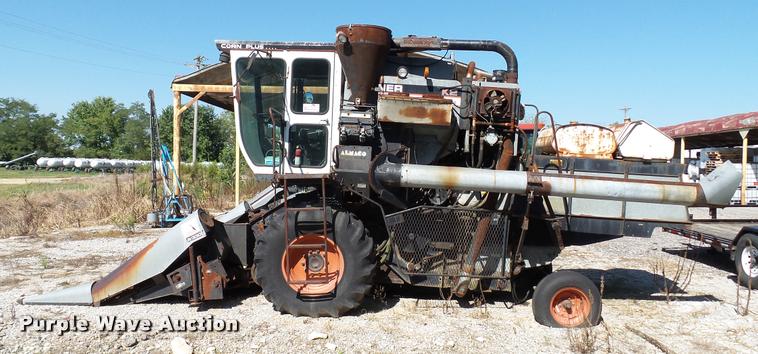 image for item DC2640 Gleaner K2 combine