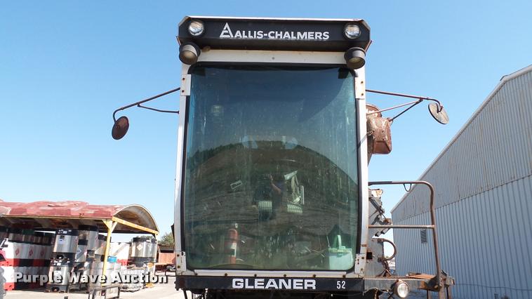 image for item DC2640 Gleaner K2 combine