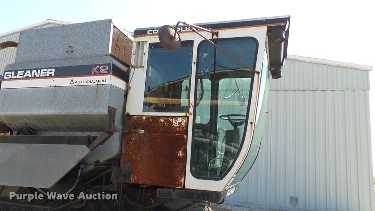 image for item DC2640 Gleaner K2 combine
