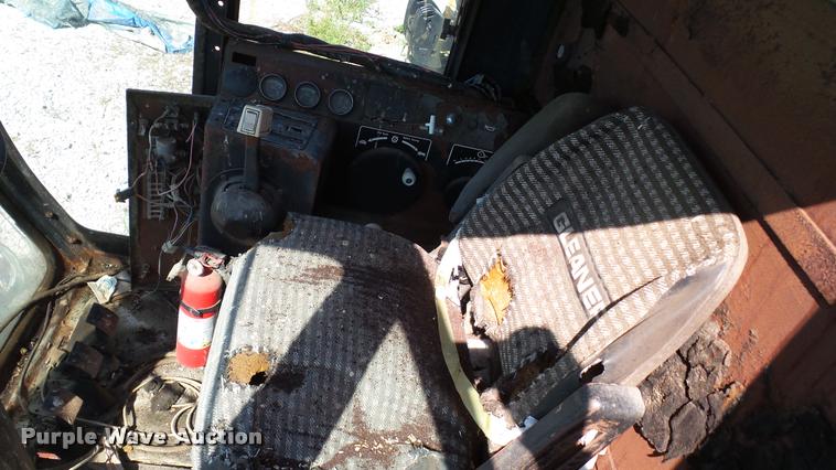 image for item DC2640 Gleaner K2 combine