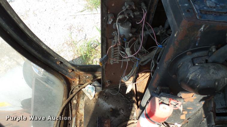 image for item DC2640 Gleaner K2 combine