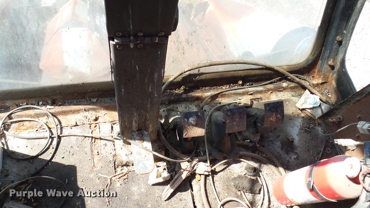 image for item DC2640 Gleaner K2 combine