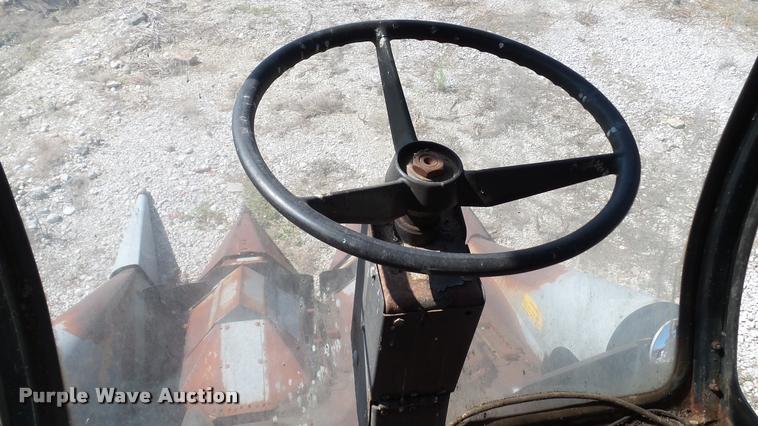 image for item DC2640 Gleaner K2 combine