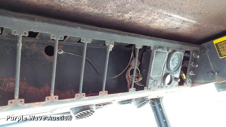 image for item DC2640 Gleaner K2 combine