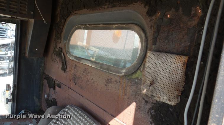 image for item DC2640 Gleaner K2 combine
