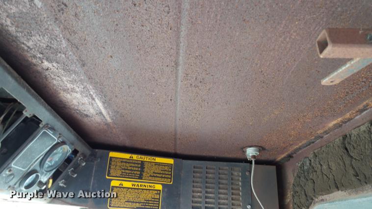 image for item DC2640 Gleaner K2 combine